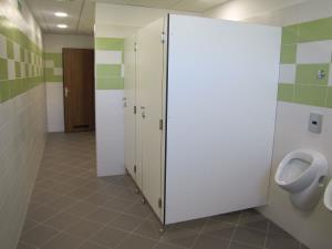 Prenovljene sanitarije OŠ Pivka